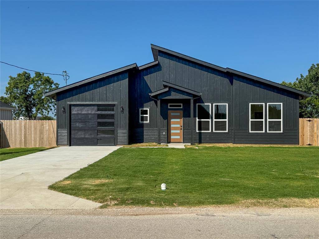 501 N Cleburne Whitney Road, Rio Vista, TX 76093