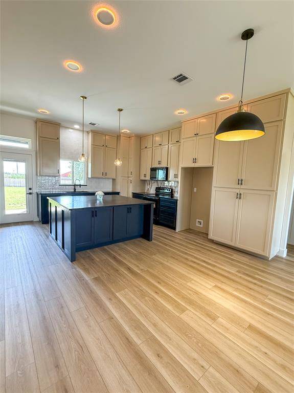 501 N Cleburne Whitney Road, Rio Vista, TX 76093