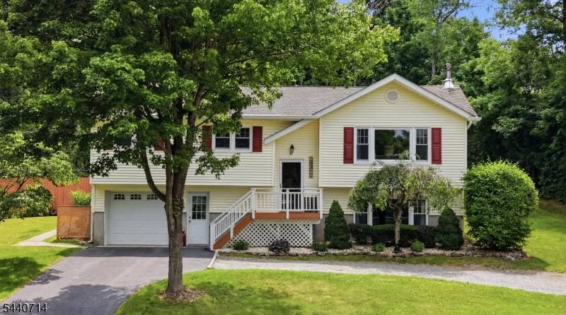 83 Layton Rd, Wantage Twp., NJ 07461