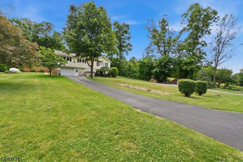 83 Layton Rd, Wantage Twp., NJ 07461