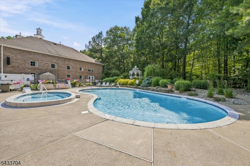 2 Richmond Road #302, West Milford Twp., NJ 07480