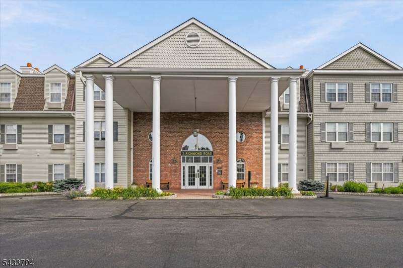 2 Richmond Road #302, West Milford Twp., NJ 07480