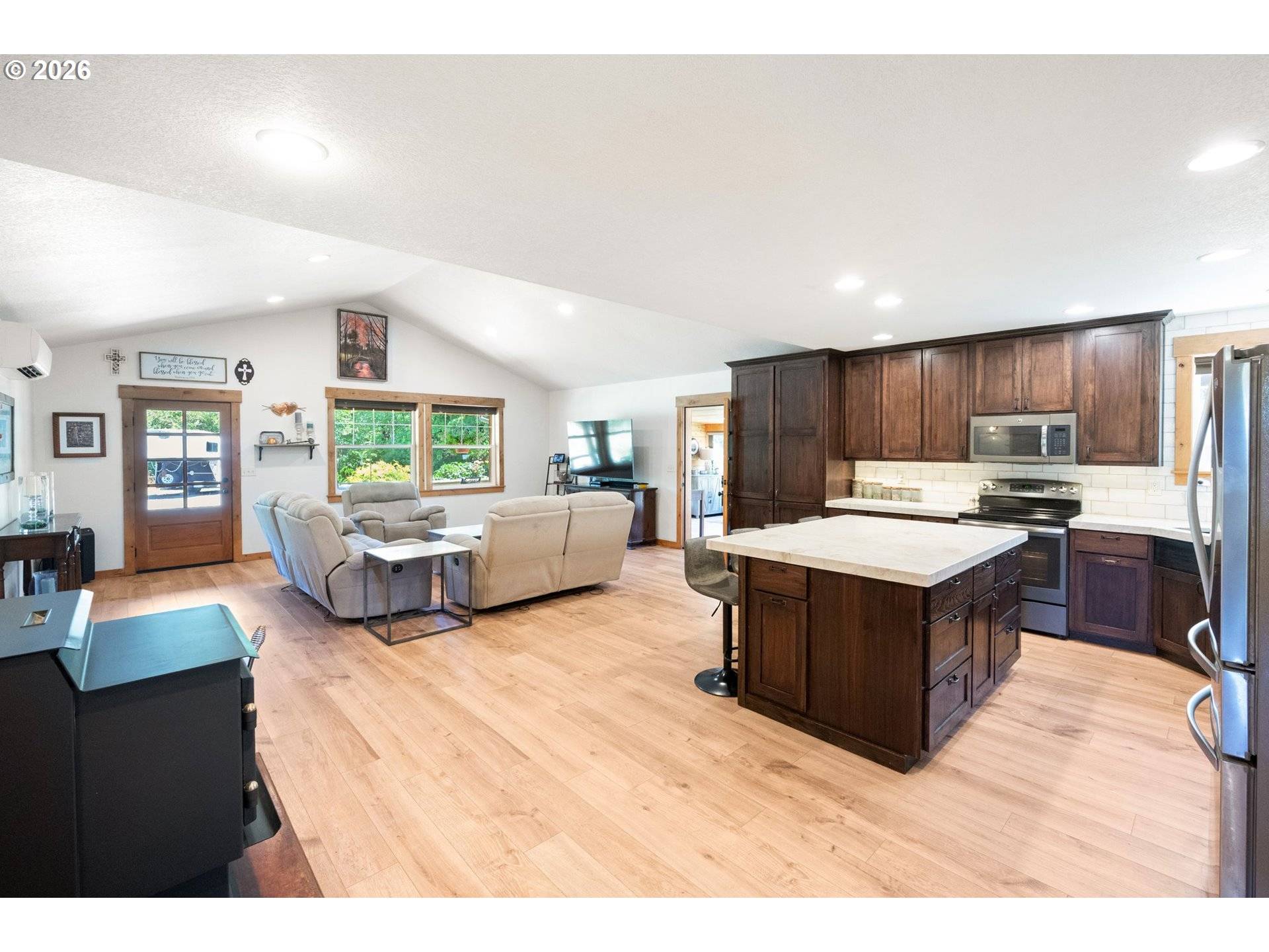 4500 HART RD, Dallas, OR 97338