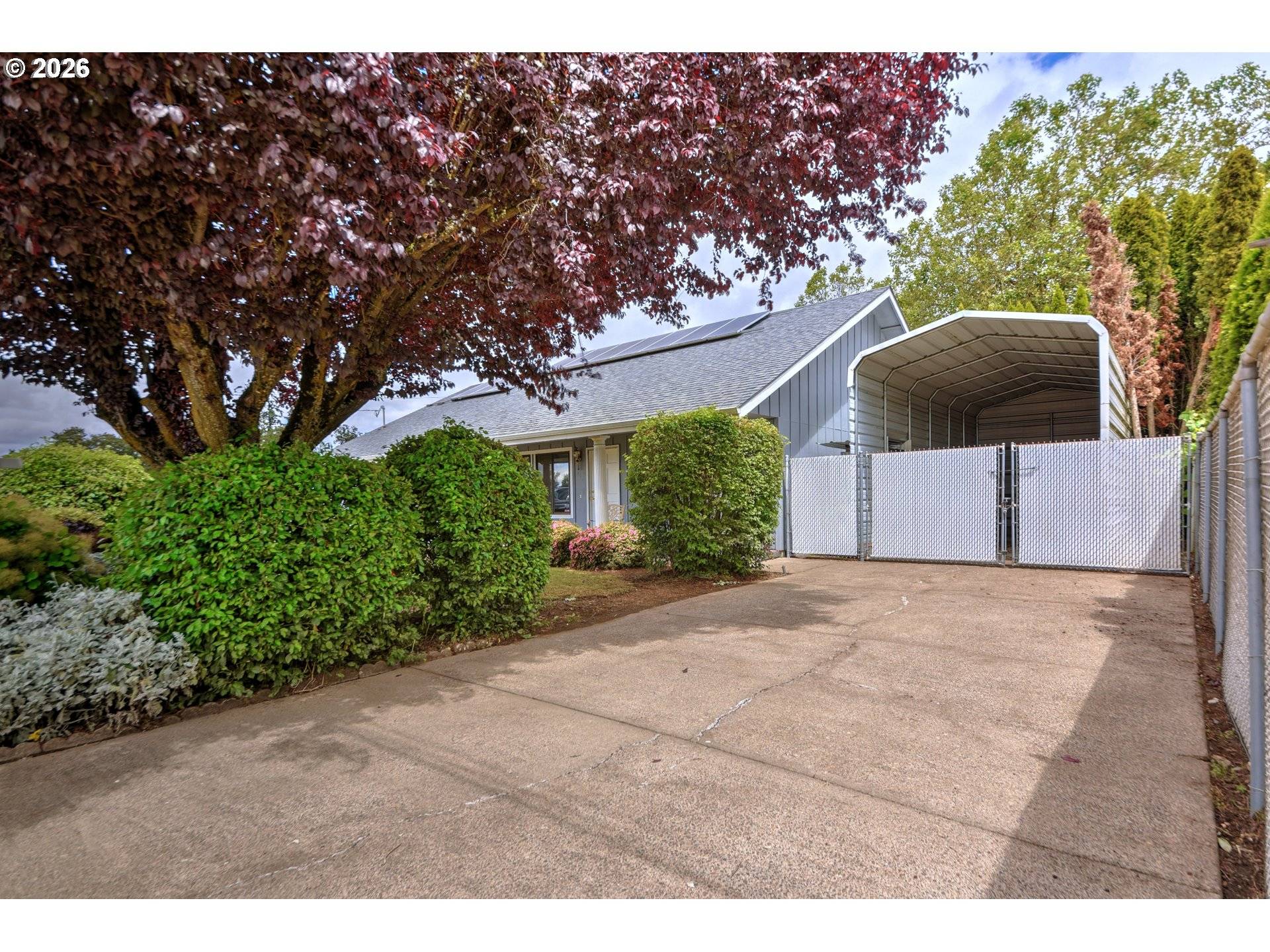 1217 WILLAGILLESPIE RD, Eugene, OR 97401