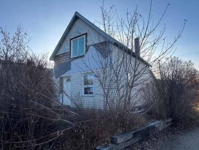 10306 101 ST, Peace River, AB T8S1K1