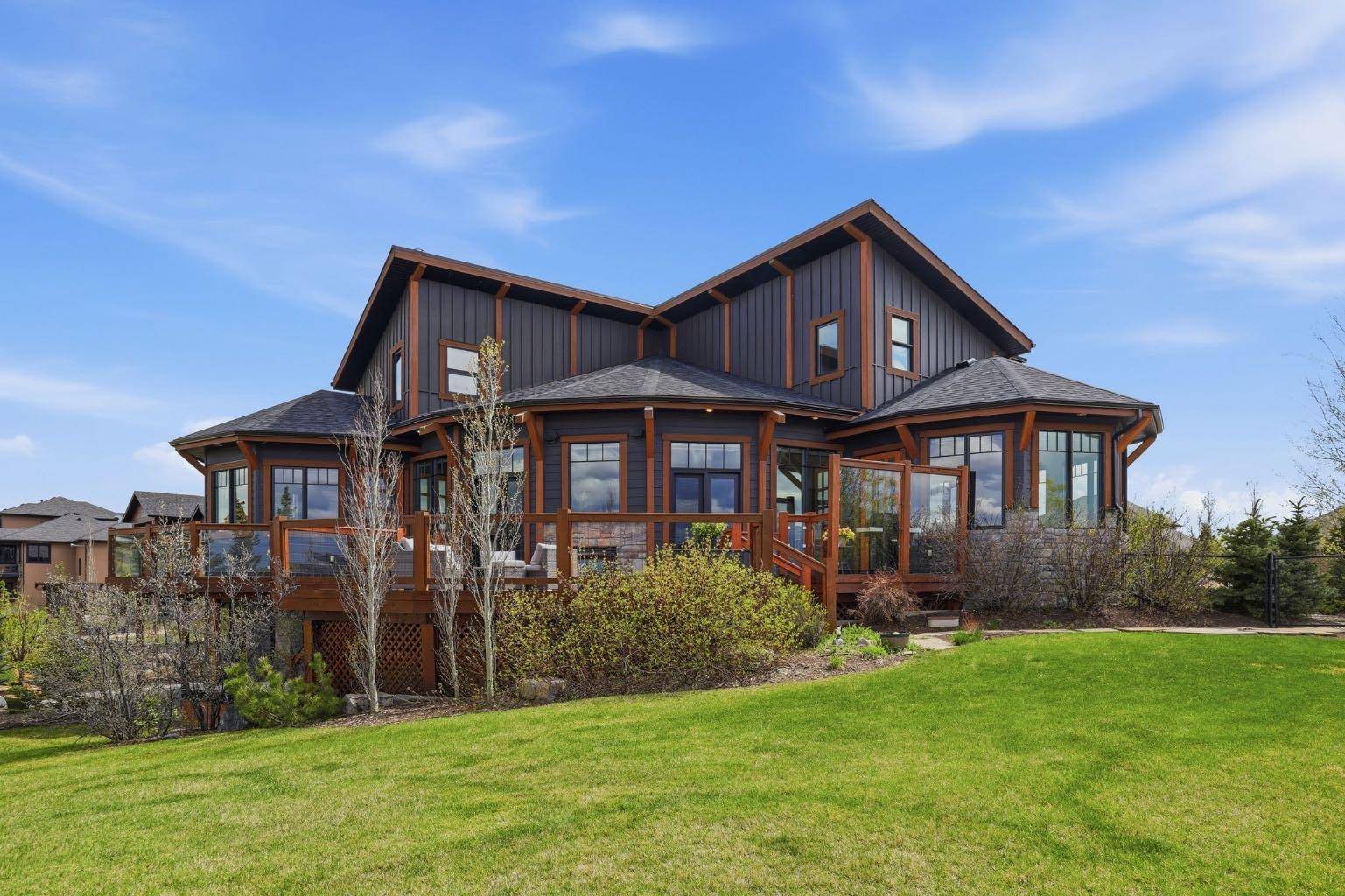 648 Montclair PL, Cochrane Lake, AB T4C 0A9