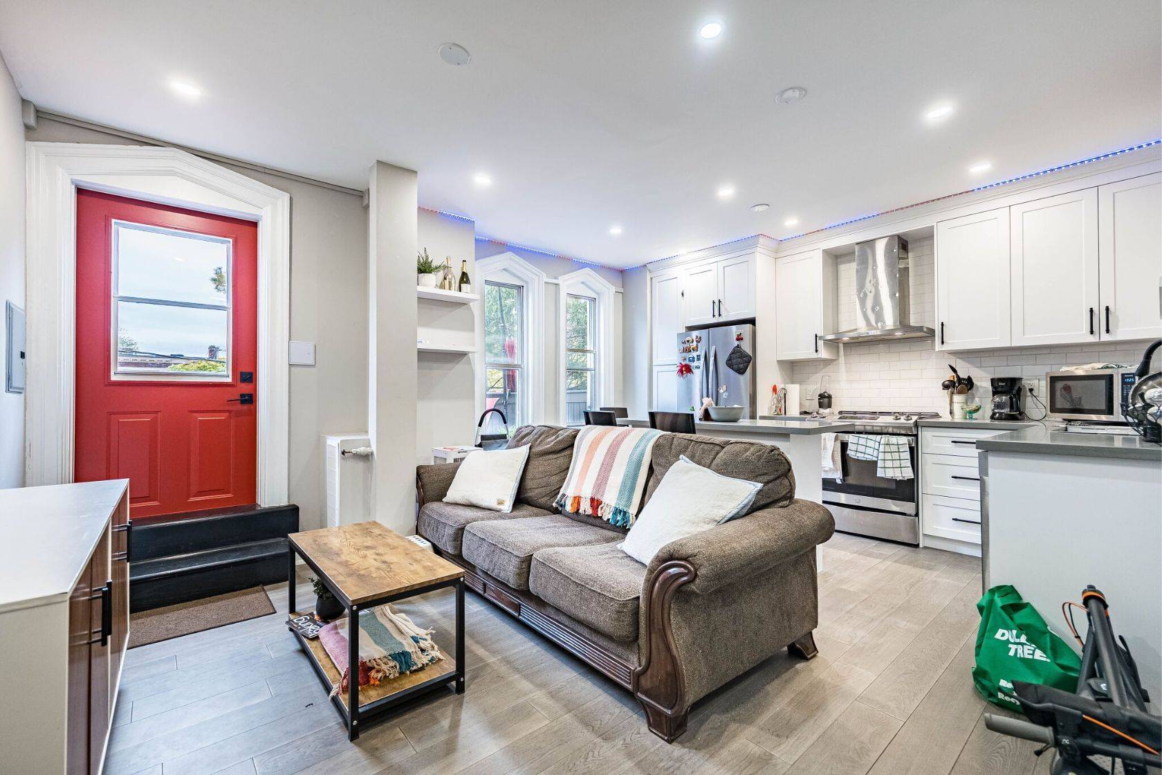 294 Gerrard ST E, Toronto C08, ON M5A 2G4