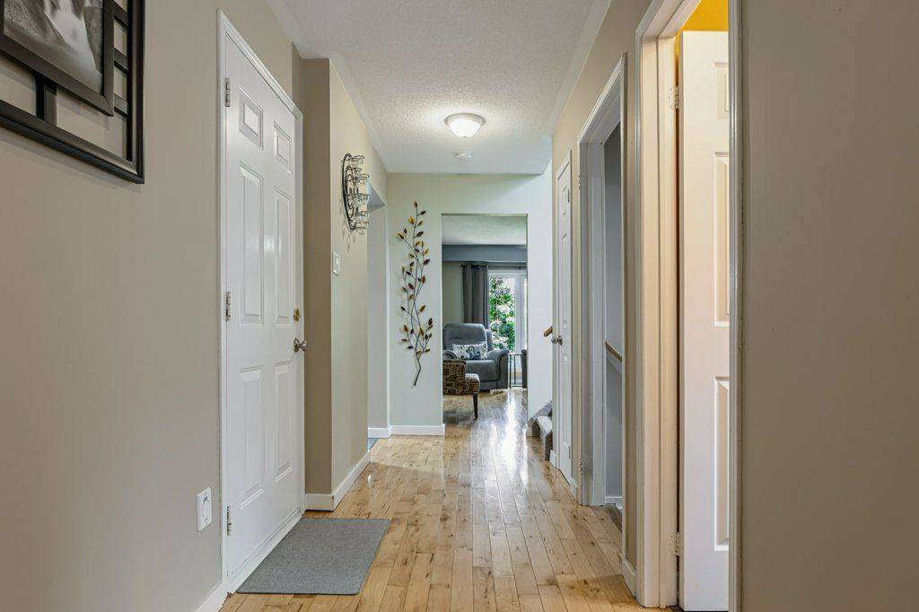 93 Kate Aitken CRES, New Tecumseth, ON L0G 1A0