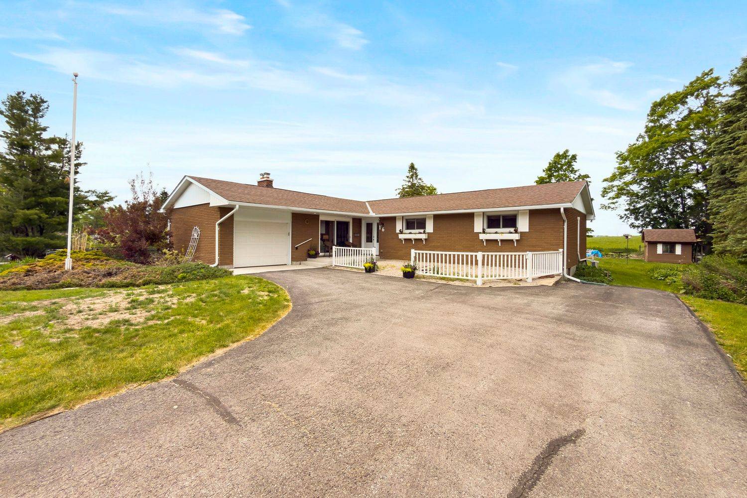 16 Price DR, Oro-medonte, ON L3V 6H2