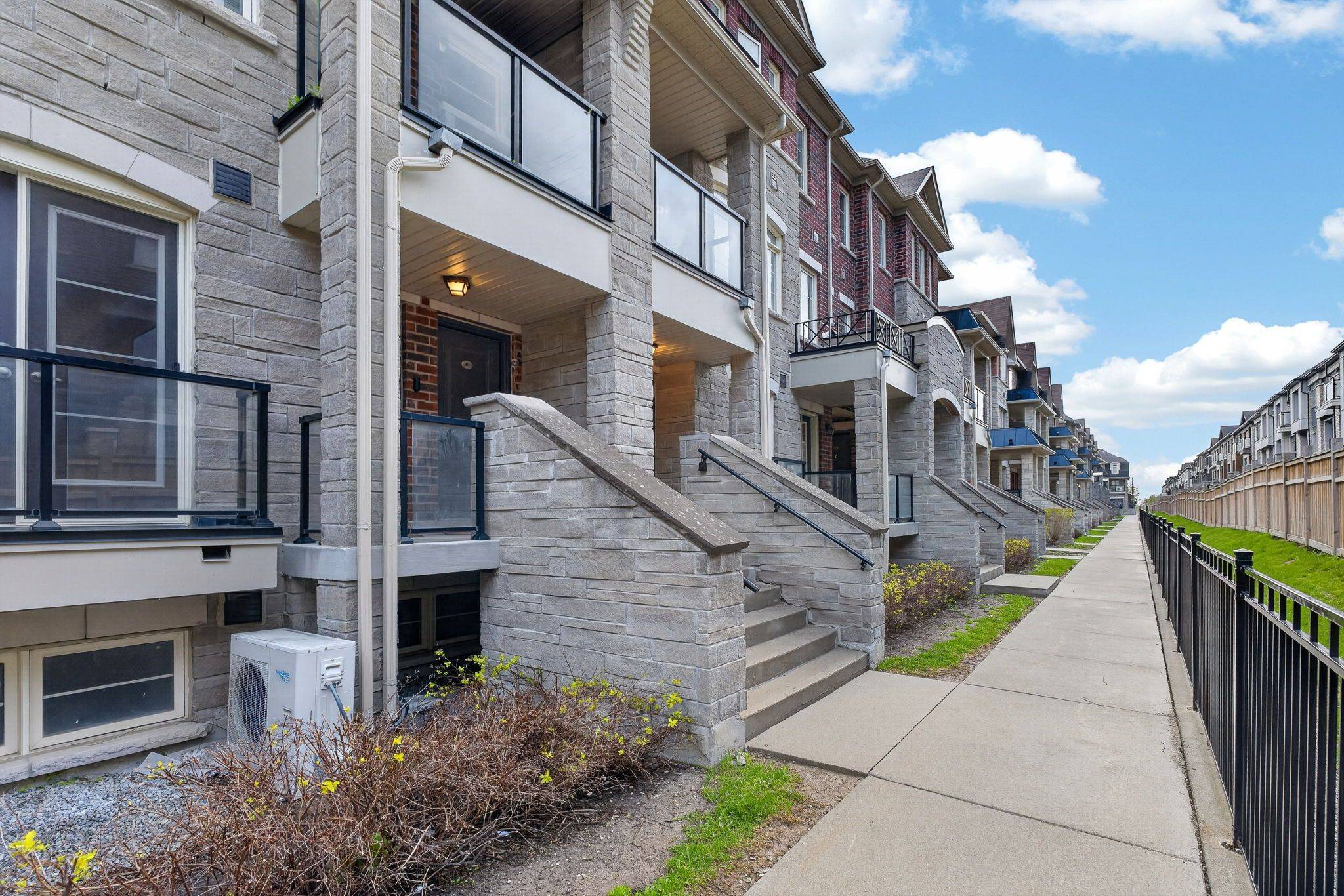 200 Veterans DR #48, Brampton, ON L7A 4S6