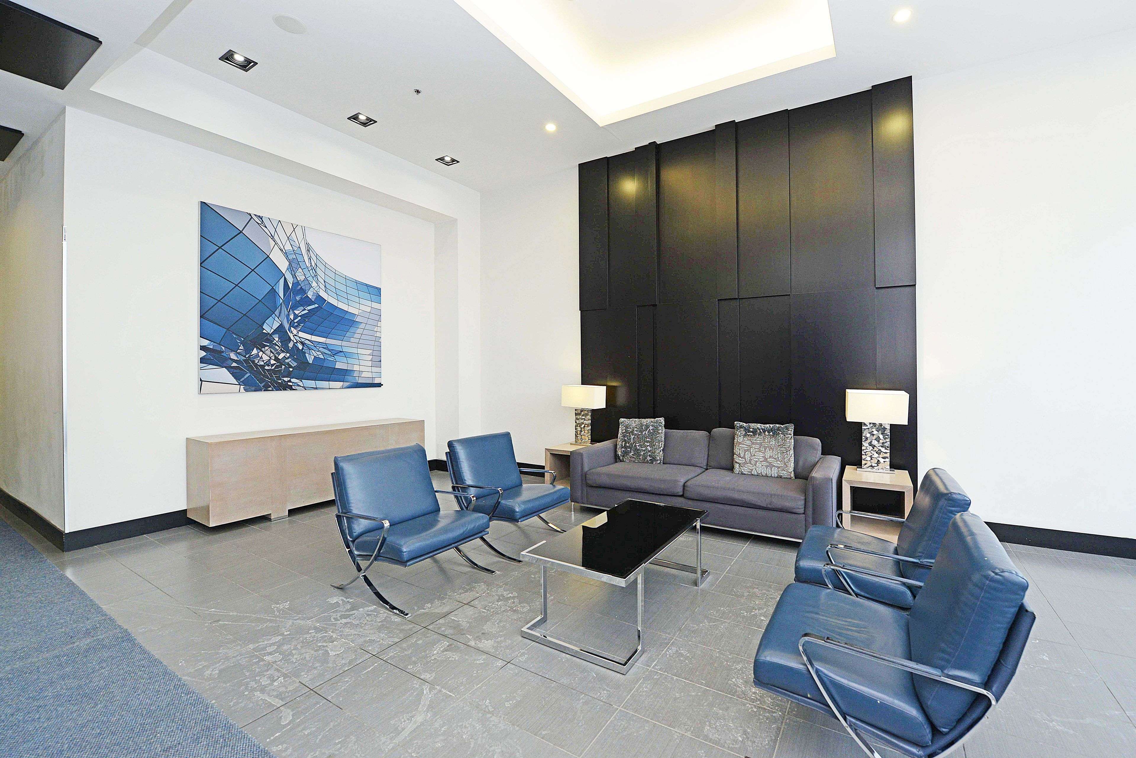 4070 Confederation Pkwy #2204, Mississauga, ON L5B 0E9