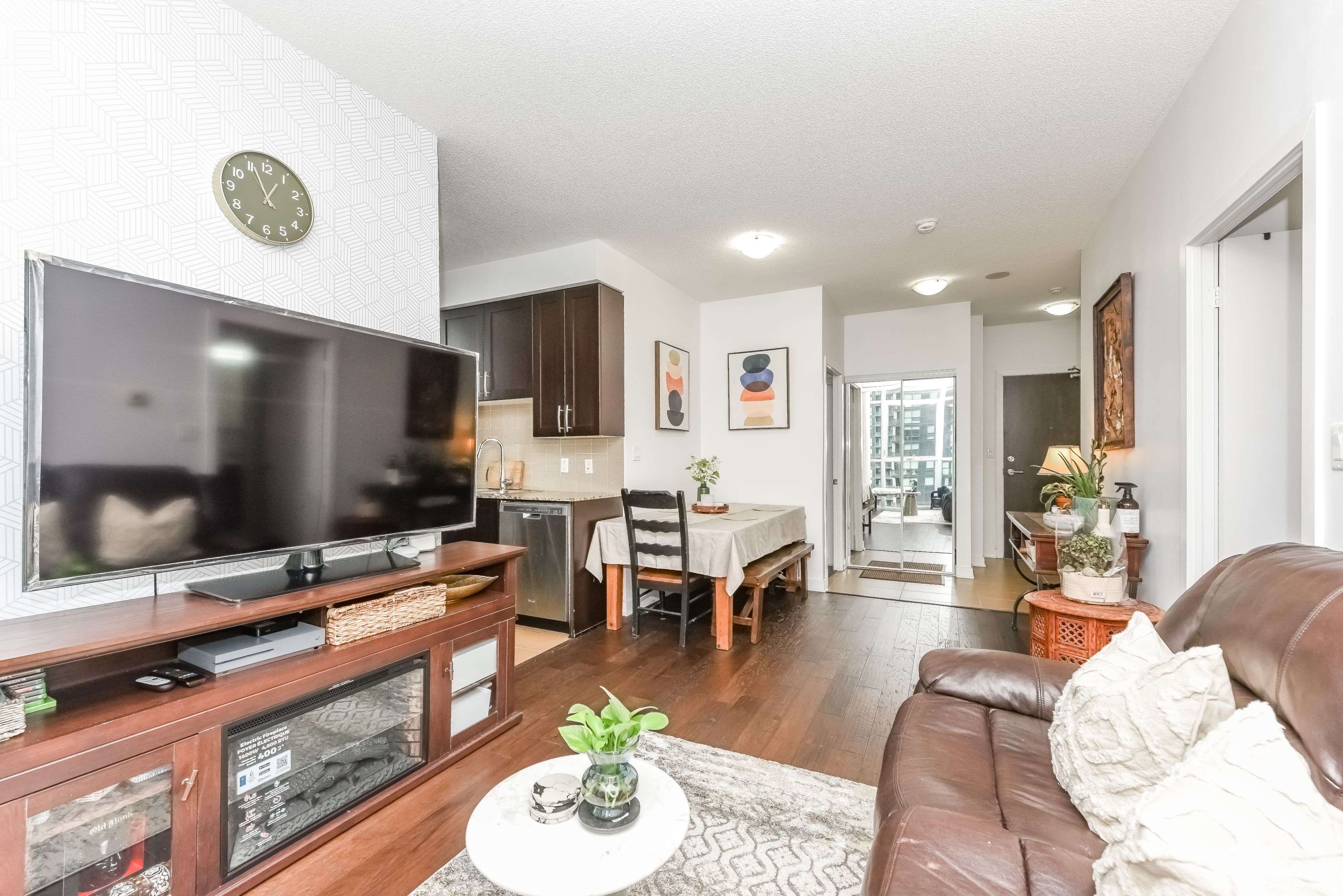 4070 Confederation Pkwy #2204, Mississauga, ON L5B 0E9