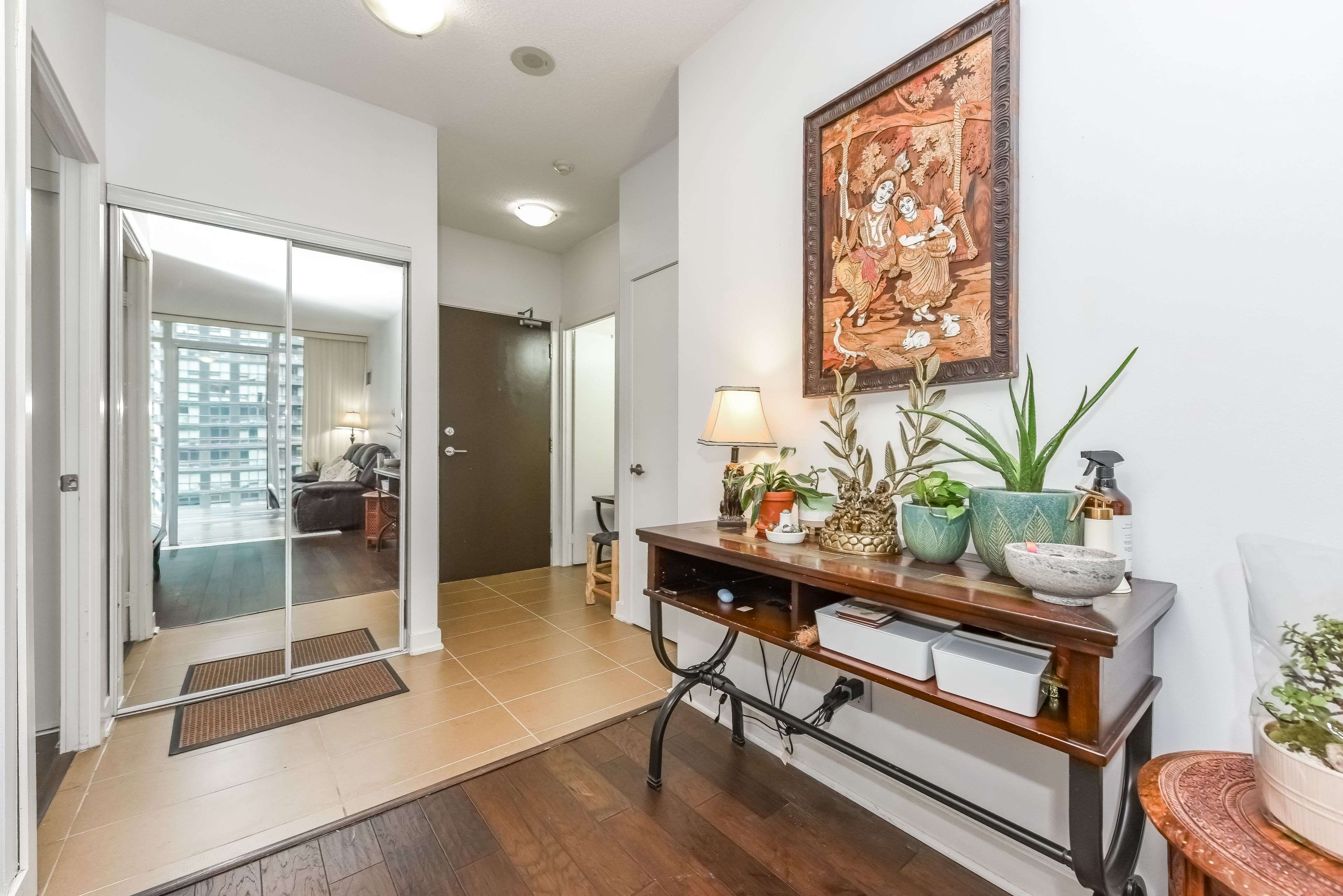 4070 Confederation Pkwy #2204, Mississauga, ON L5B 0E9