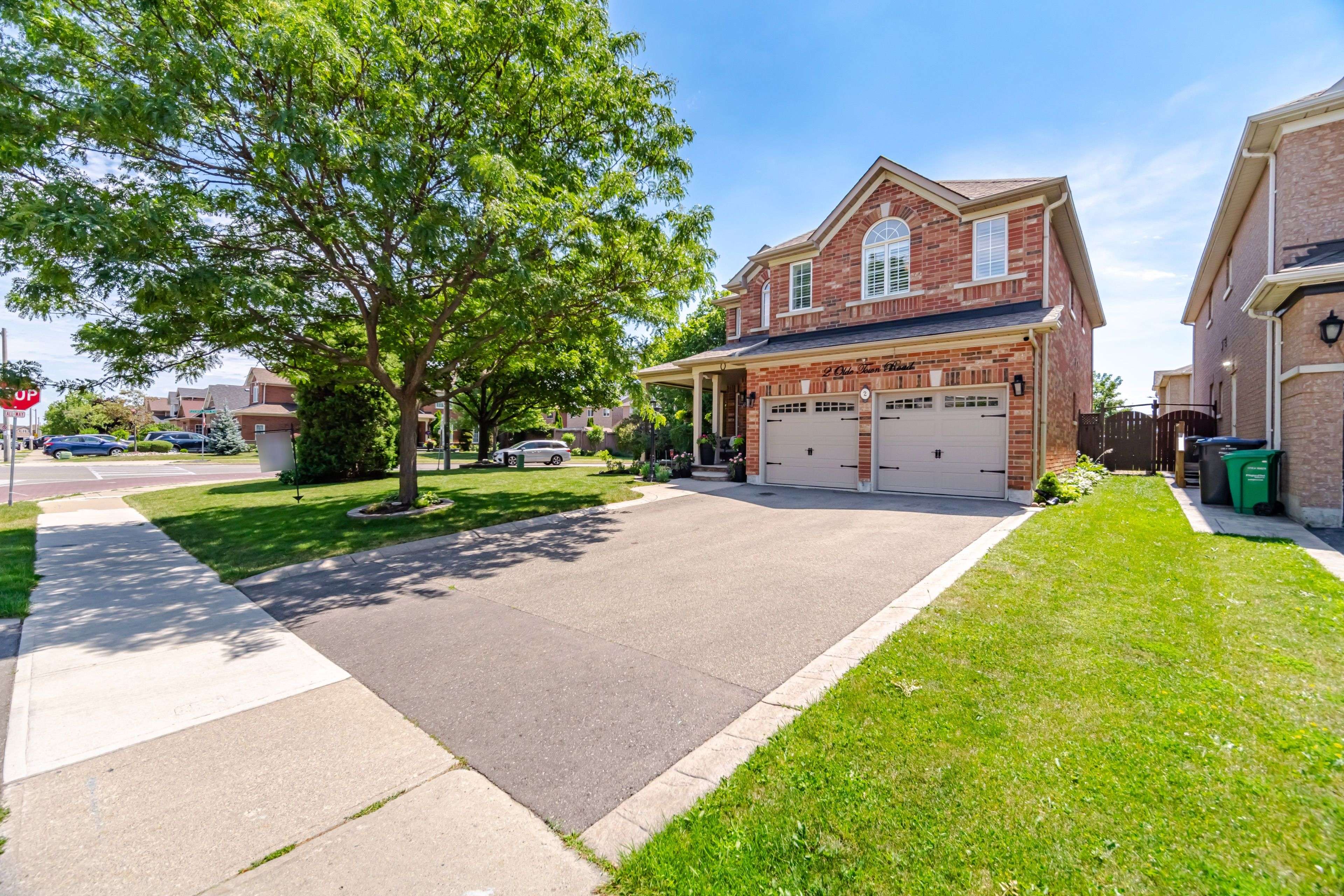 2 Olde Town RD, Brampton, ON L6X 4V3