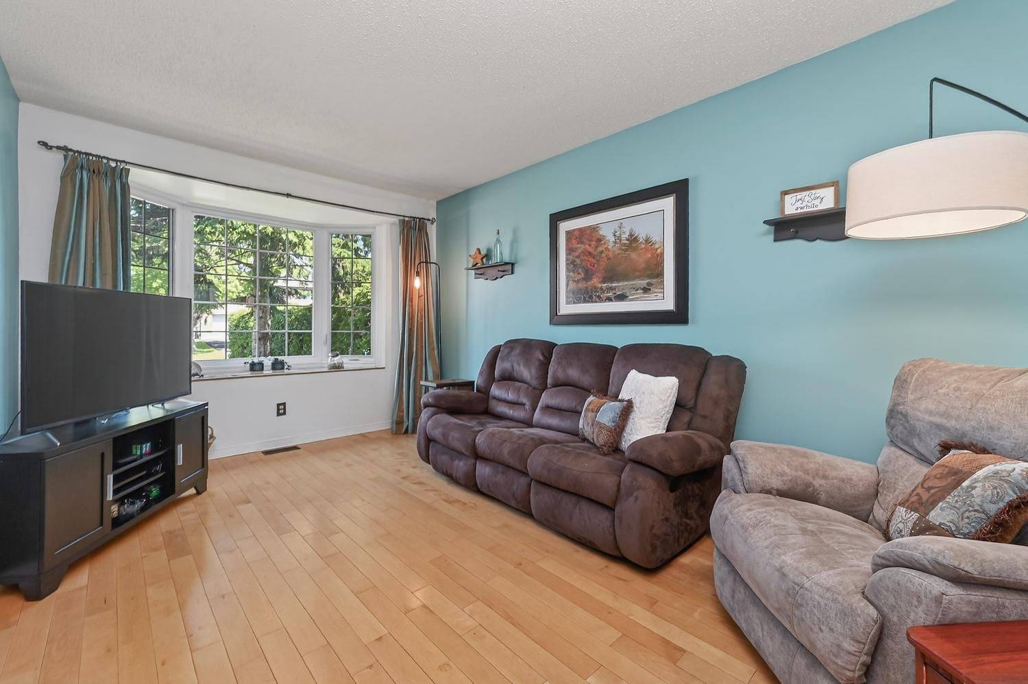 1528 Brookmill LN, Cyrville - Carson Grove - Pineview, ON K1B 5G4