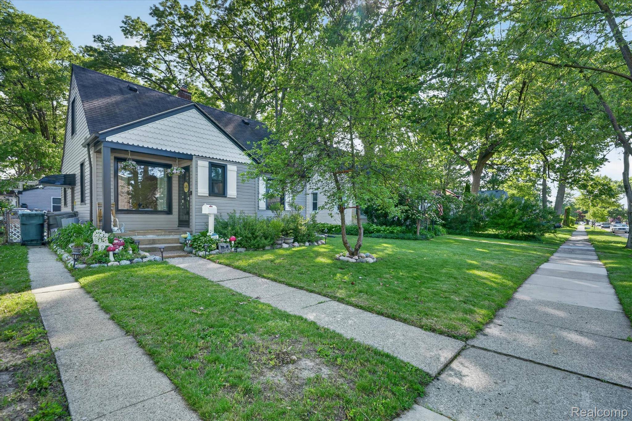 22729 Cleveland ST, Dearborn, MI 48124