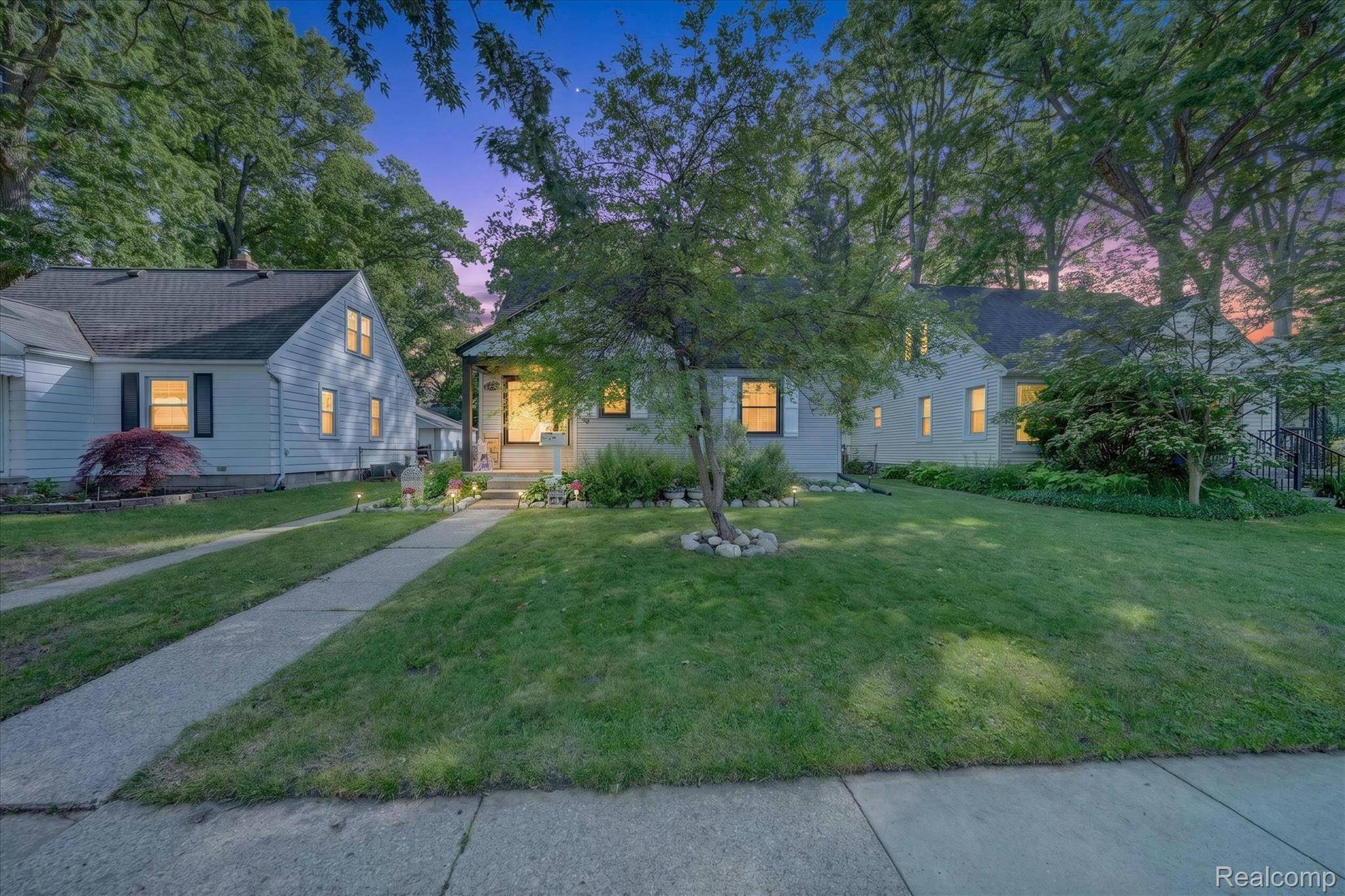 22729 Cleveland ST, Dearborn, MI 48124