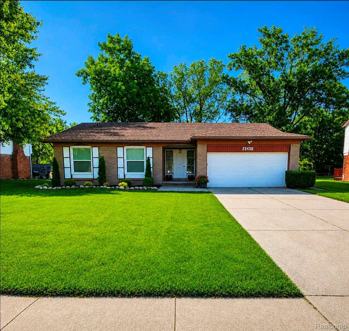 23450 Twining DR, Southfield, MI 48075