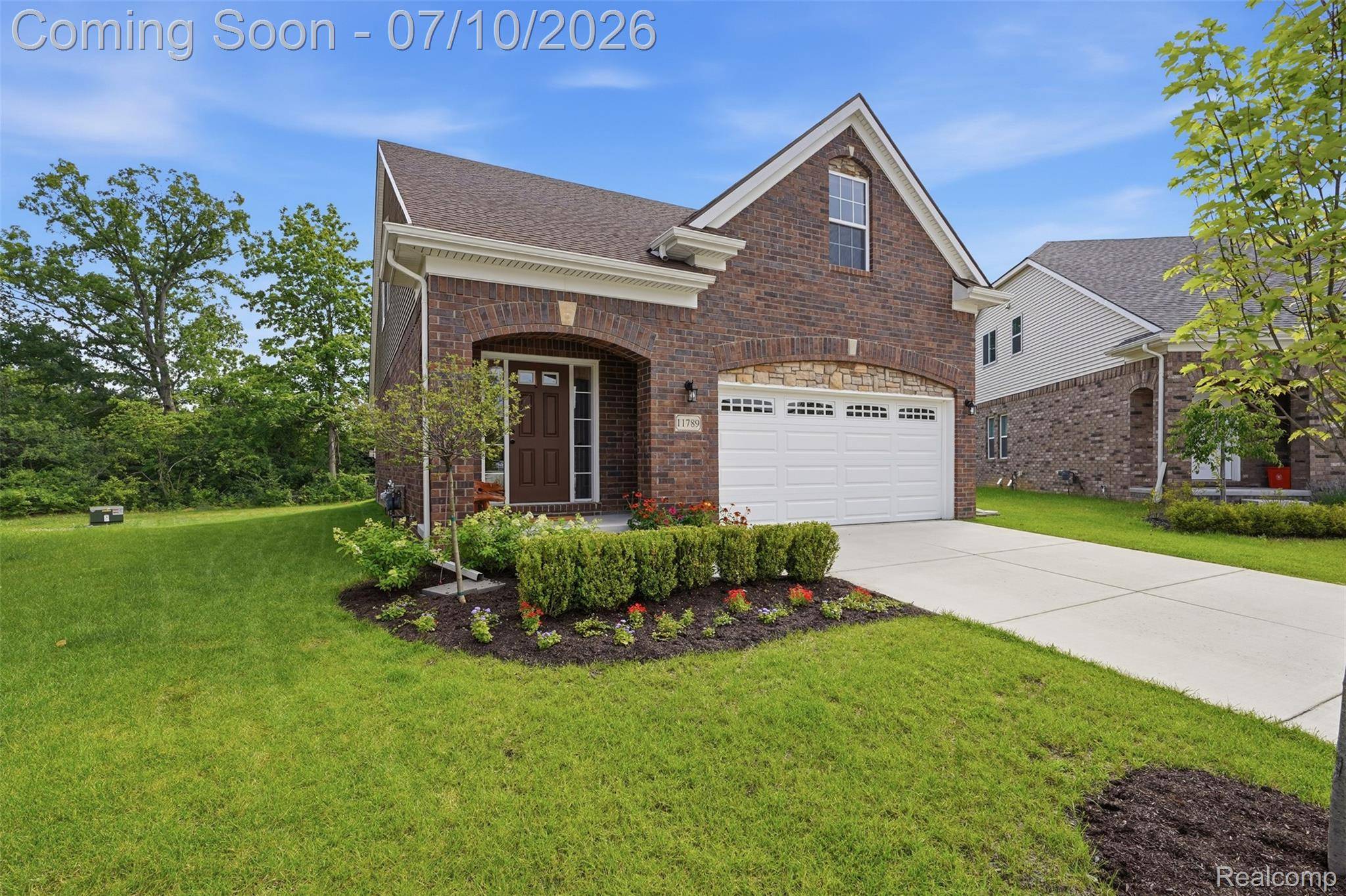 11789 Hines Place DR, Livonia, MI 48150