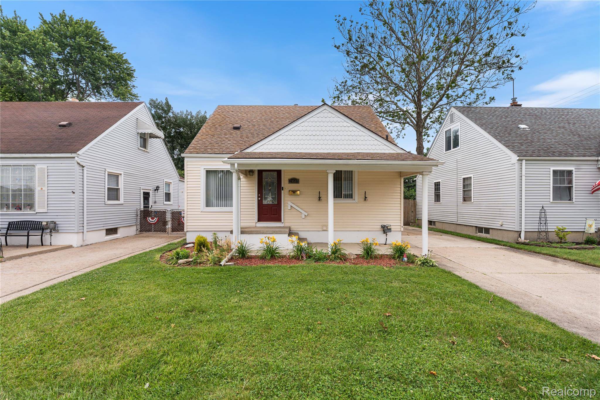 29510 John J ST, Roseville, MI 48066