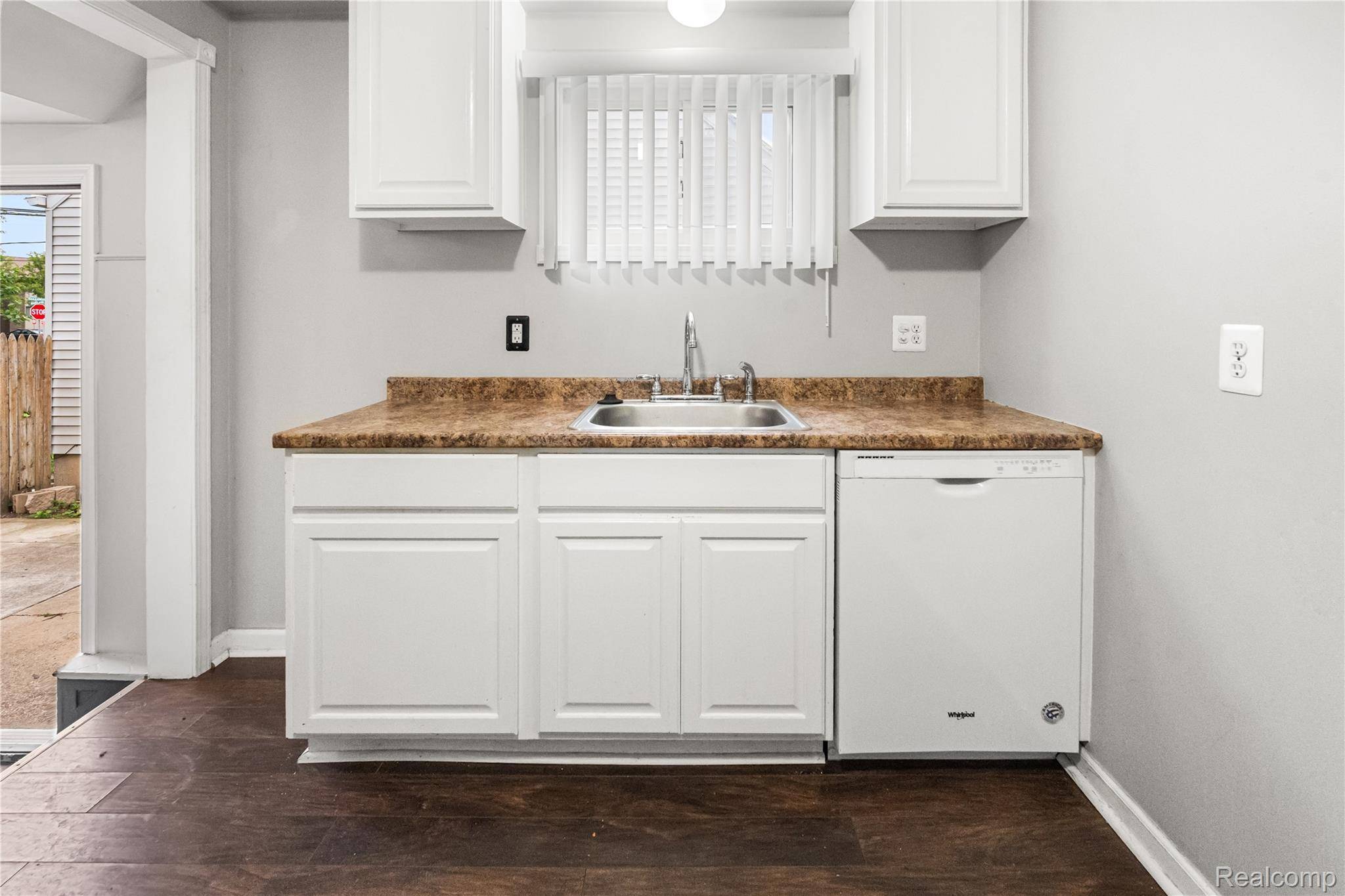 29510 John J ST, Roseville, MI 48066