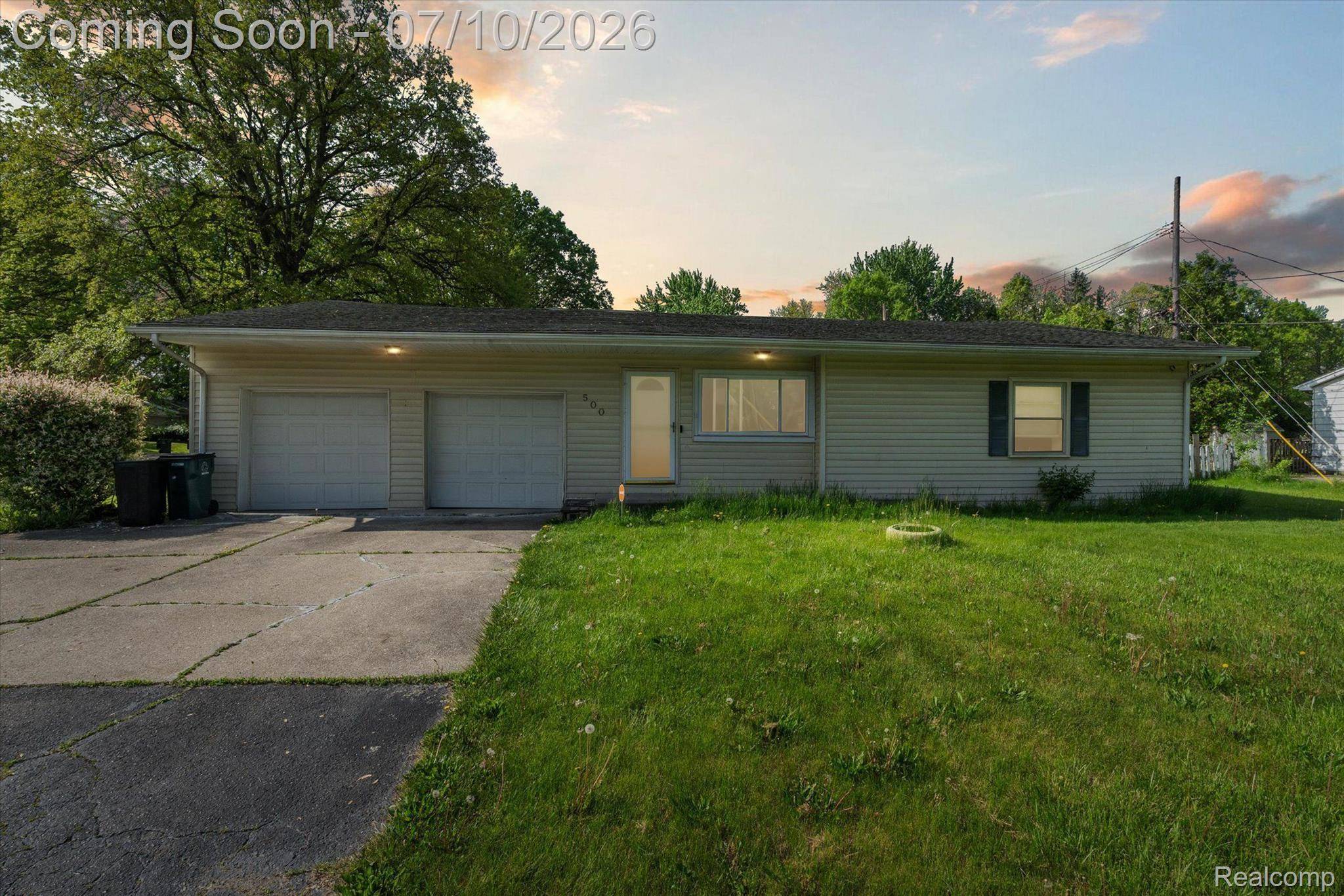 500 TROMBLEY DR, Troy, MI 48083
