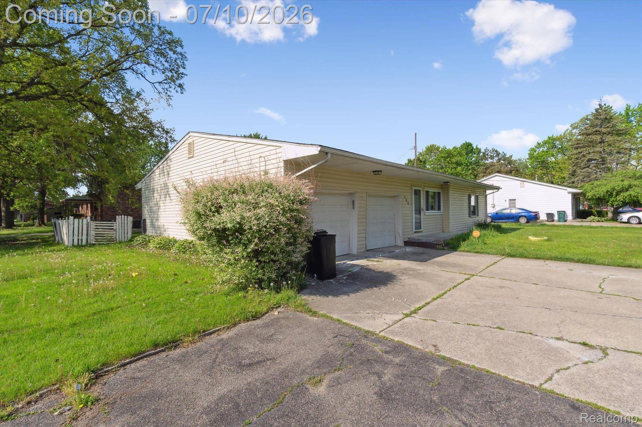 500 TROMBLEY DR, Troy, MI 48083