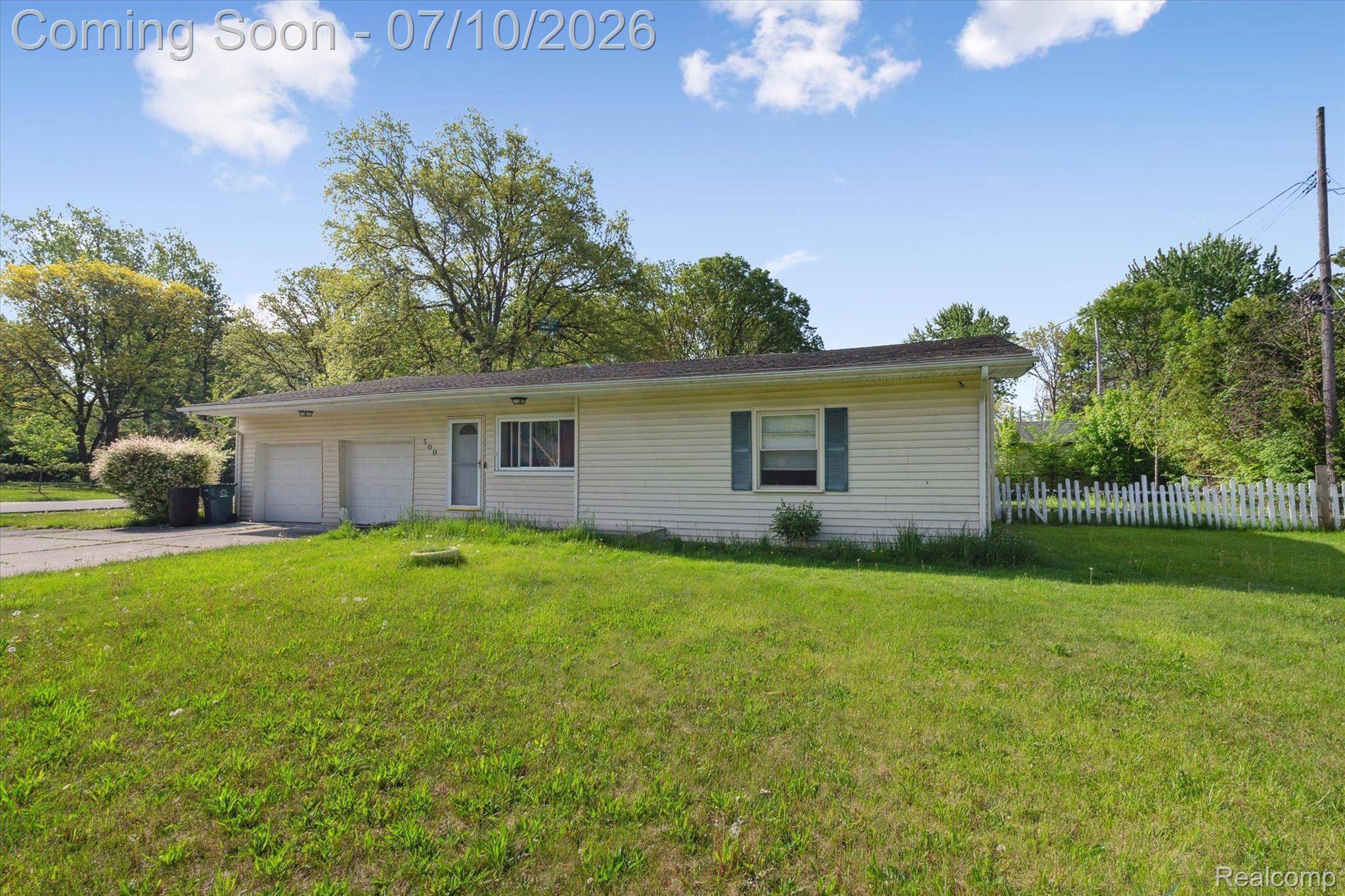 500 TROMBLEY DR, Troy, MI 48083