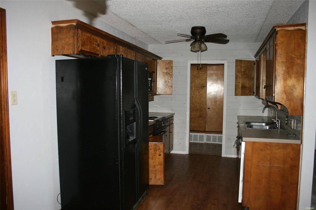 2205 Towne North Drive, Cleburne, TX 76033