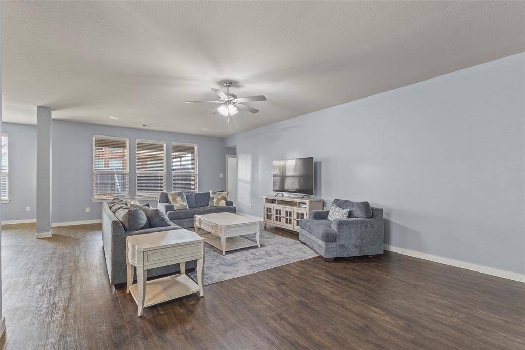 1300 Lawnview Drive, Forney, TX 75126