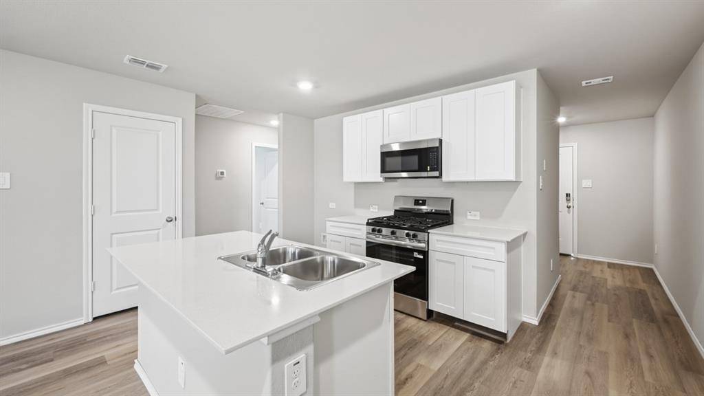 4152 WOODHILL BEND Drive, Fort Worth, TX 76036