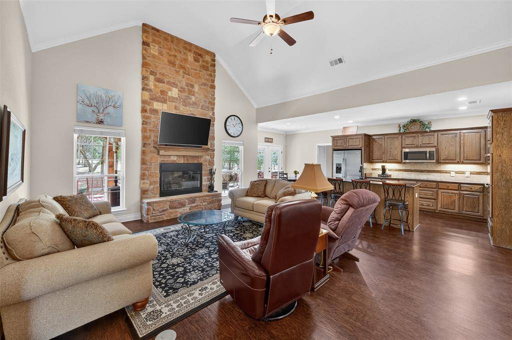 403 Arrowhead Point, Kerens, TX 75144