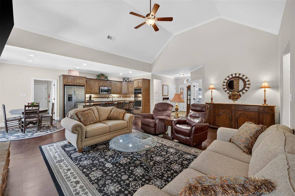 403 Arrowhead Point, Kerens, TX 75144