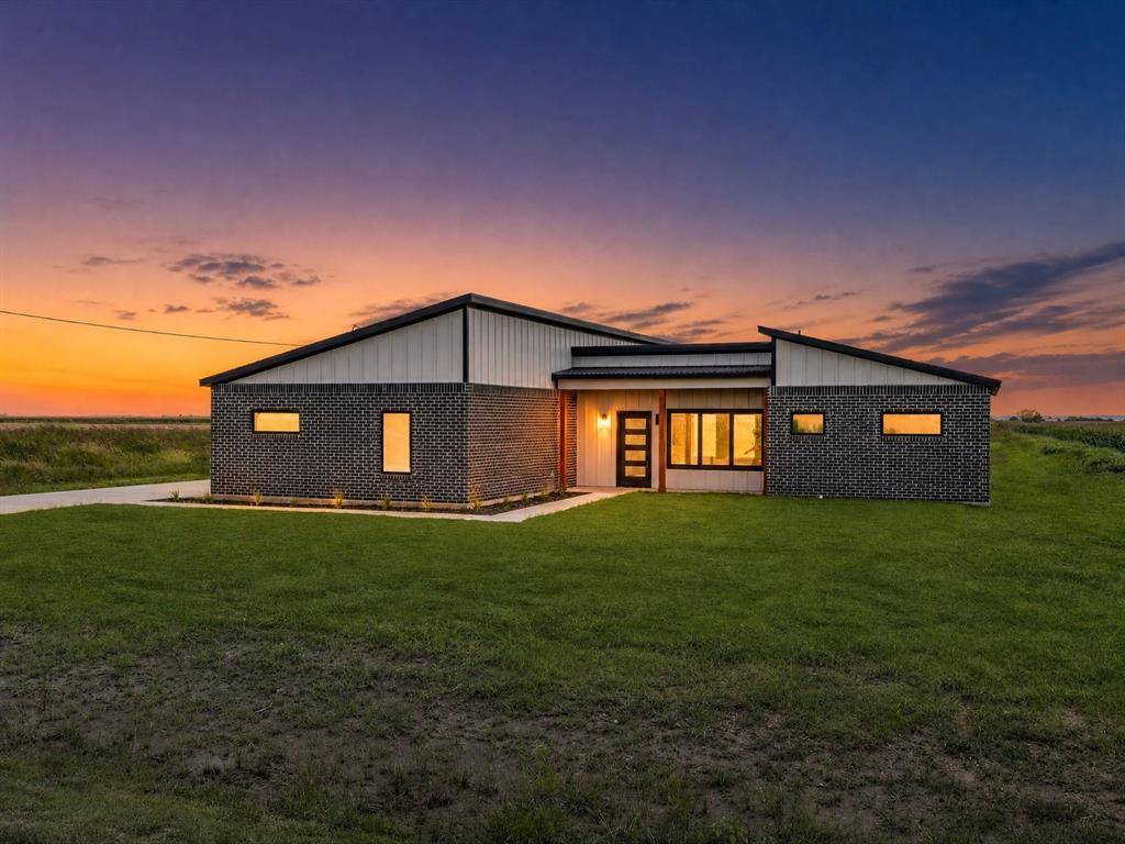 2091 Goodwyn Road, Avalon, TX 76623