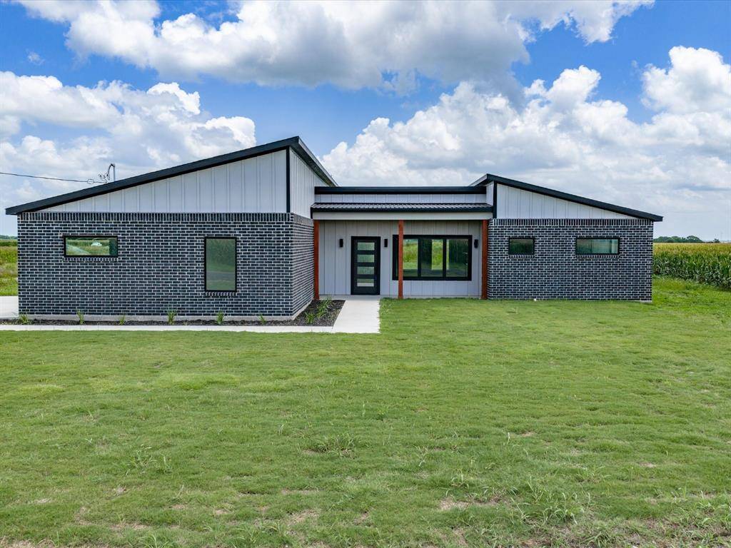 2091 Goodwyn Road, Avalon, TX 76623