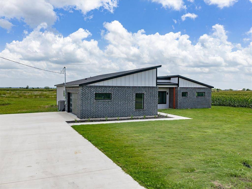 2091 Goodwyn Road, Avalon, TX 76623