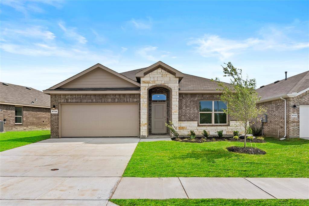 9729 Mcclane Farm Drive, Fort Worth, TX 76036