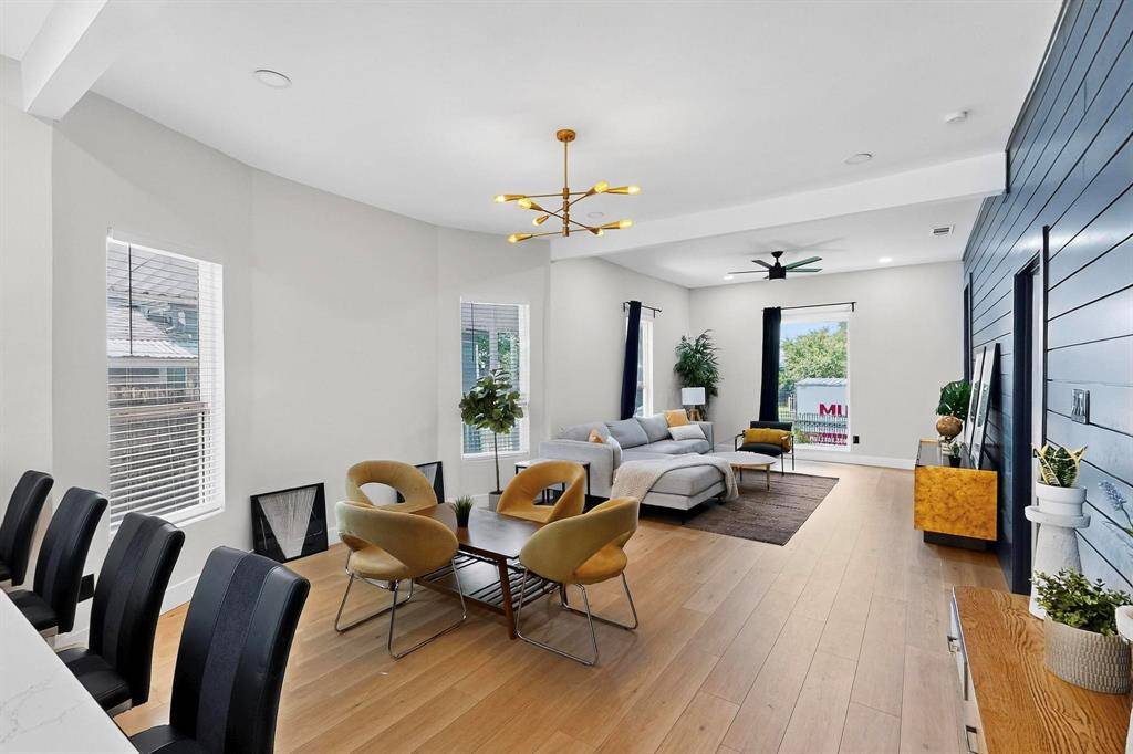 712 W 8th Street, Dallas, TX 75208