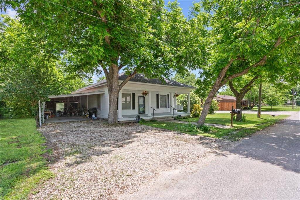 102 S Hogan Street, Holland, TX 76534