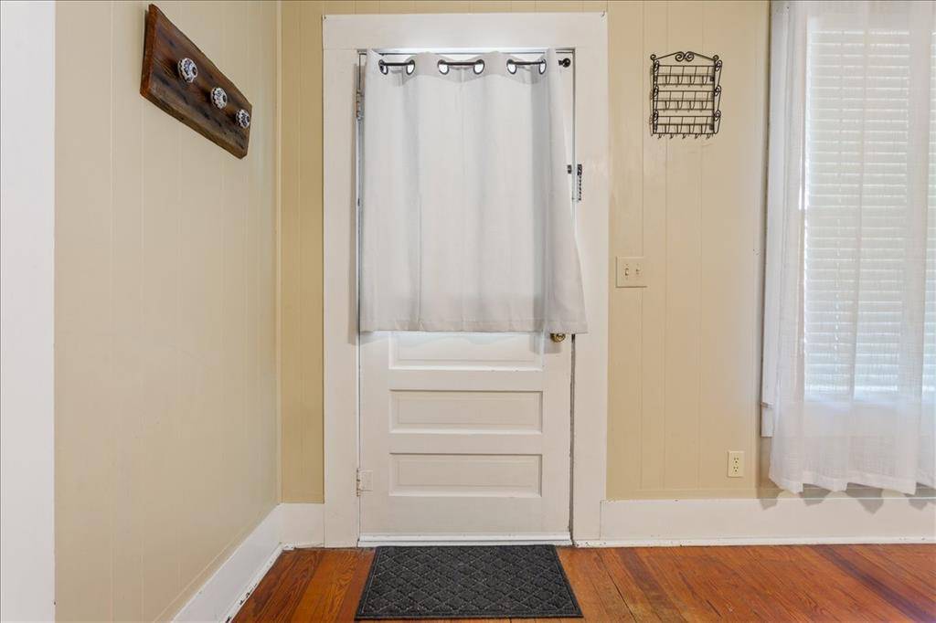 102 S Hogan Street, Holland, TX 76534