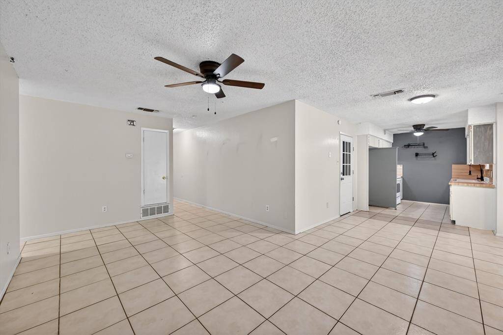 207 Water Lane, Crowley, TX 76036