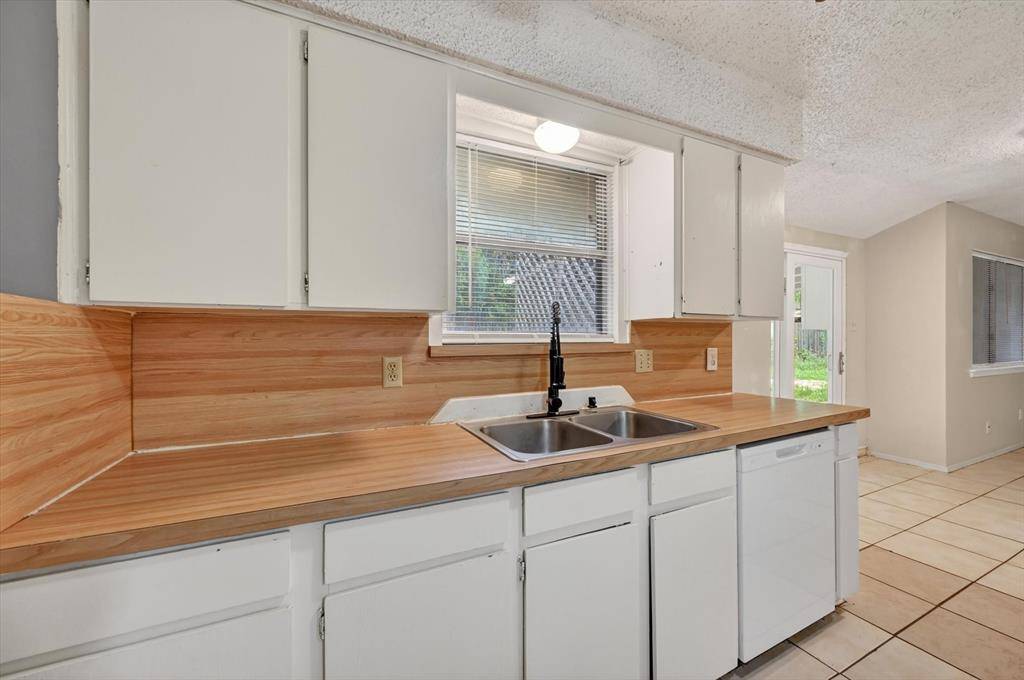 207 Water Lane, Crowley, TX 76036
