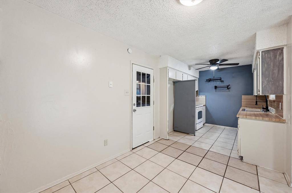 207 Water Lane, Crowley, TX 76036