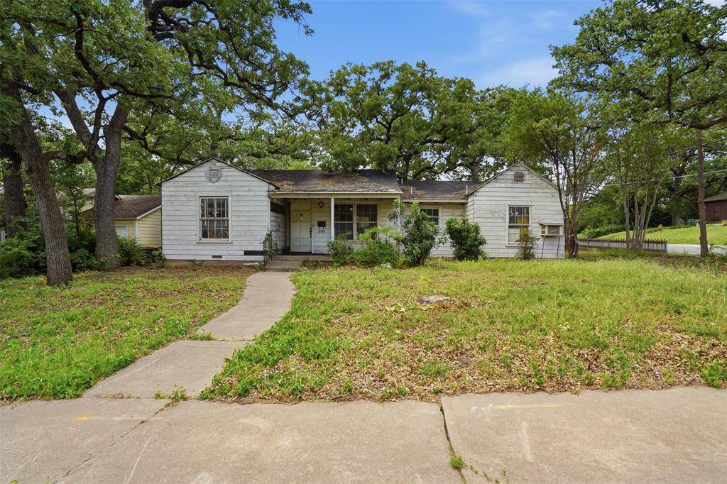 2900 Hunter Street, Fort Worth, TX 76112