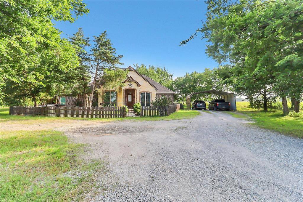 1468 County Road 4015, Savoy, TX 75479