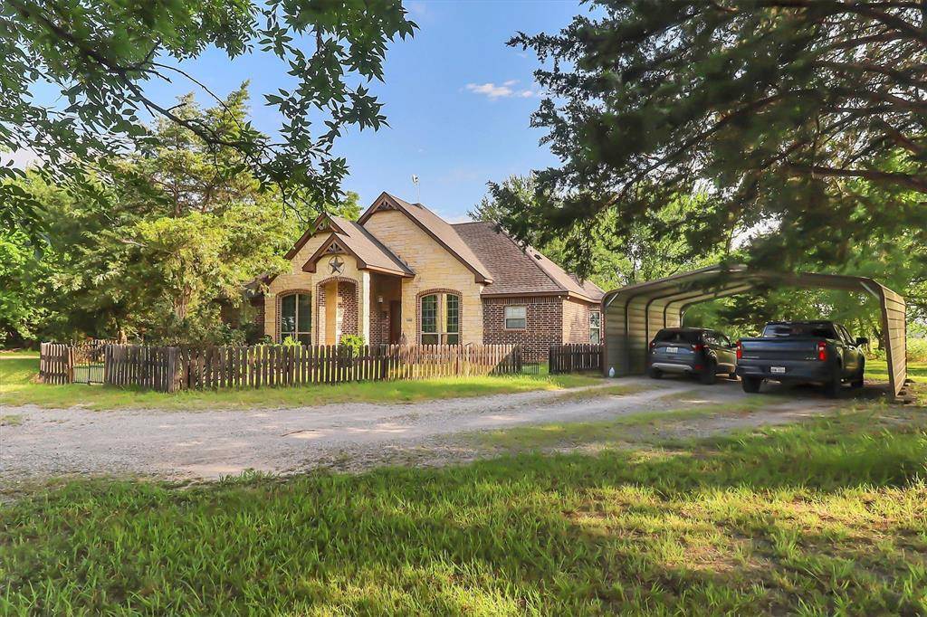 1468 County Road 4015, Savoy, TX 75479