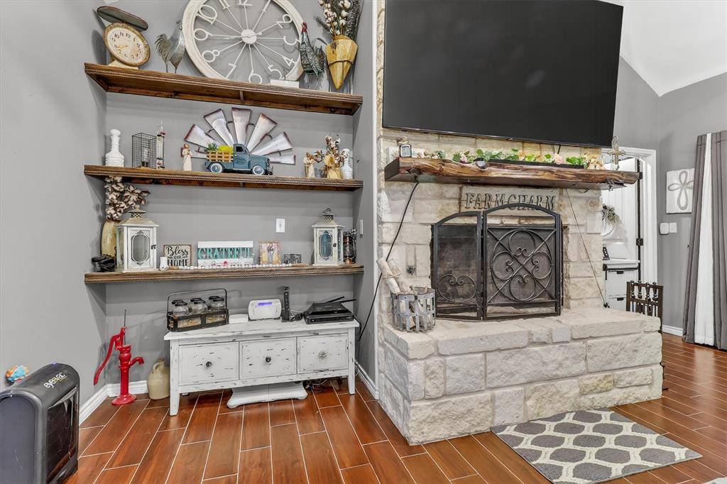 1468 County Road 4015, Savoy, TX 75479