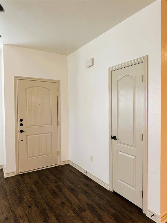 212 Lasso Circle, Mabank, TX 75143