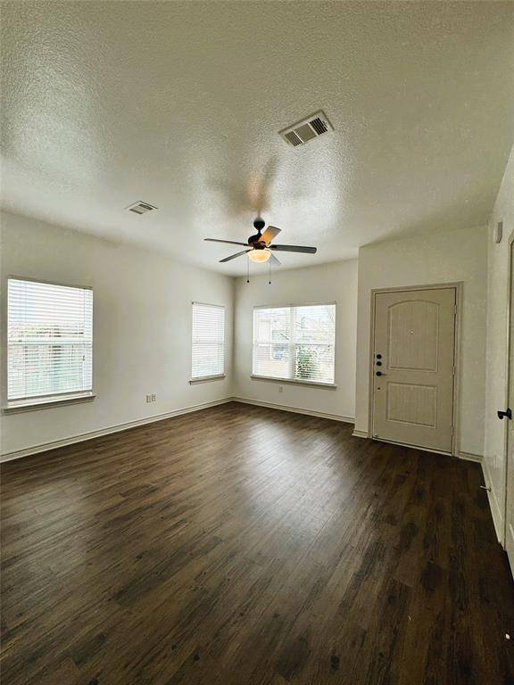 212 Lasso Circle, Mabank, TX 75143