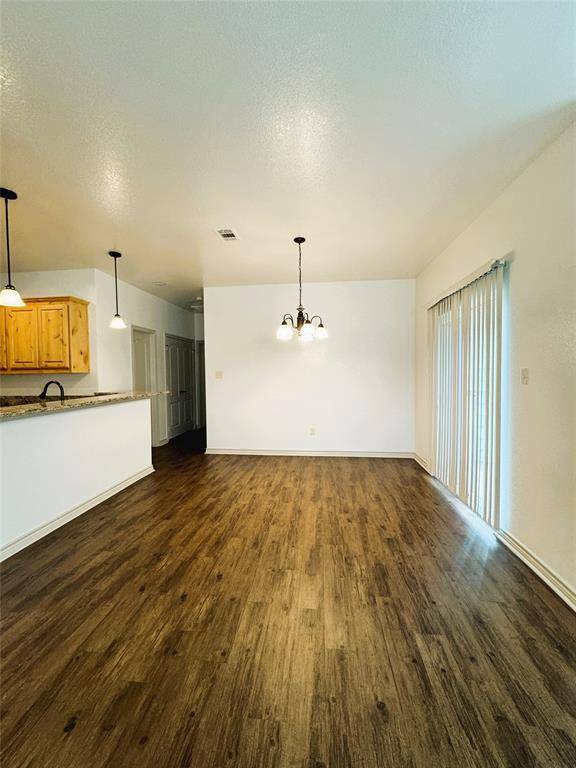 212 Lasso Circle, Mabank, TX 75143